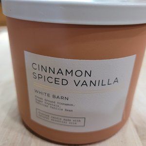 White Barn Cinnamon and Vanilla Bean Candle NWT